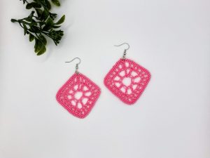 Crochet pink diamond shaped earrings