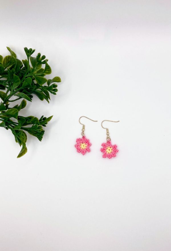 Crochet pink mini flower earring