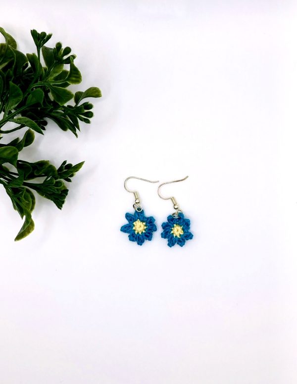 Crochet blue mini flower earring